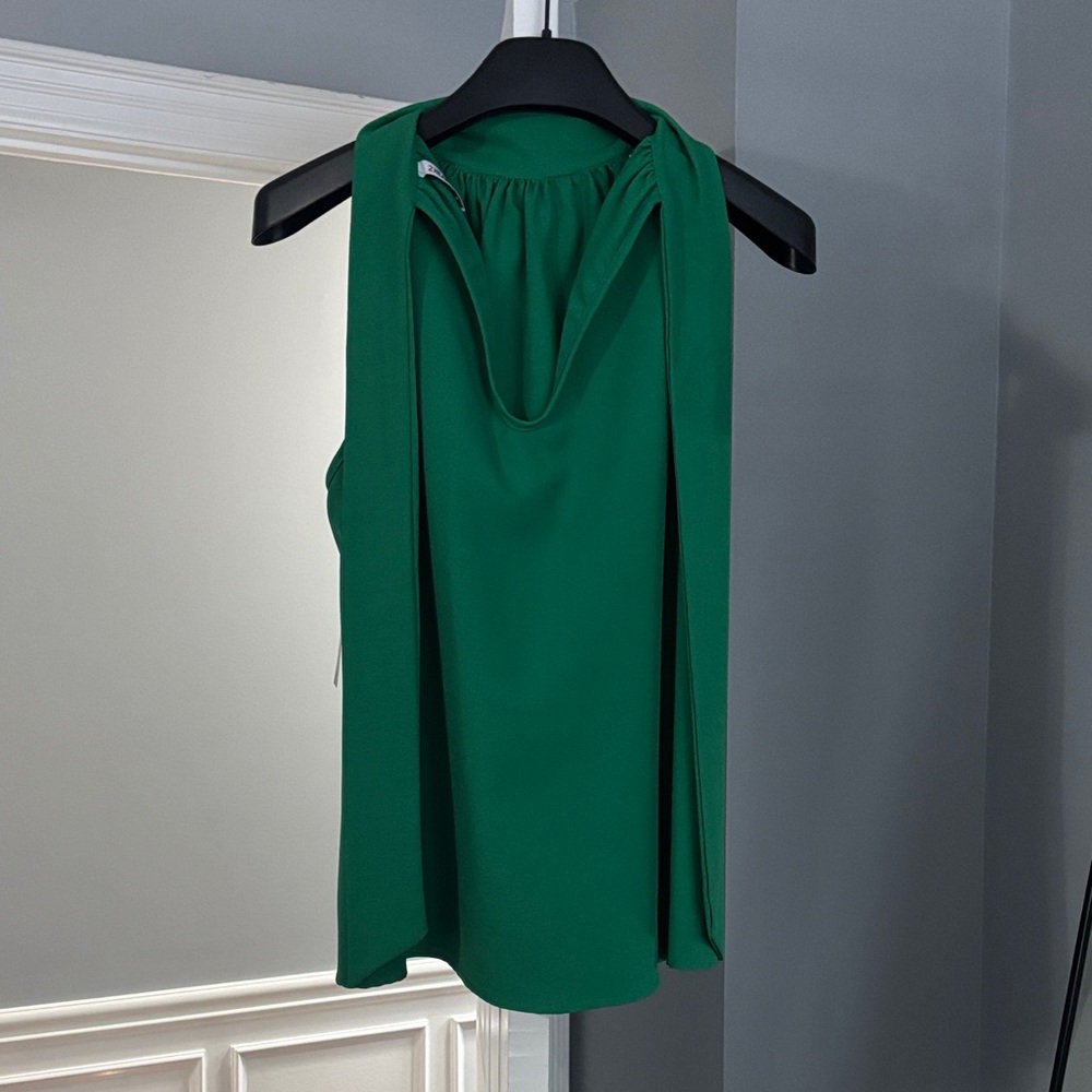 **New**Femme De Carrier Green Sleeveless Blouse